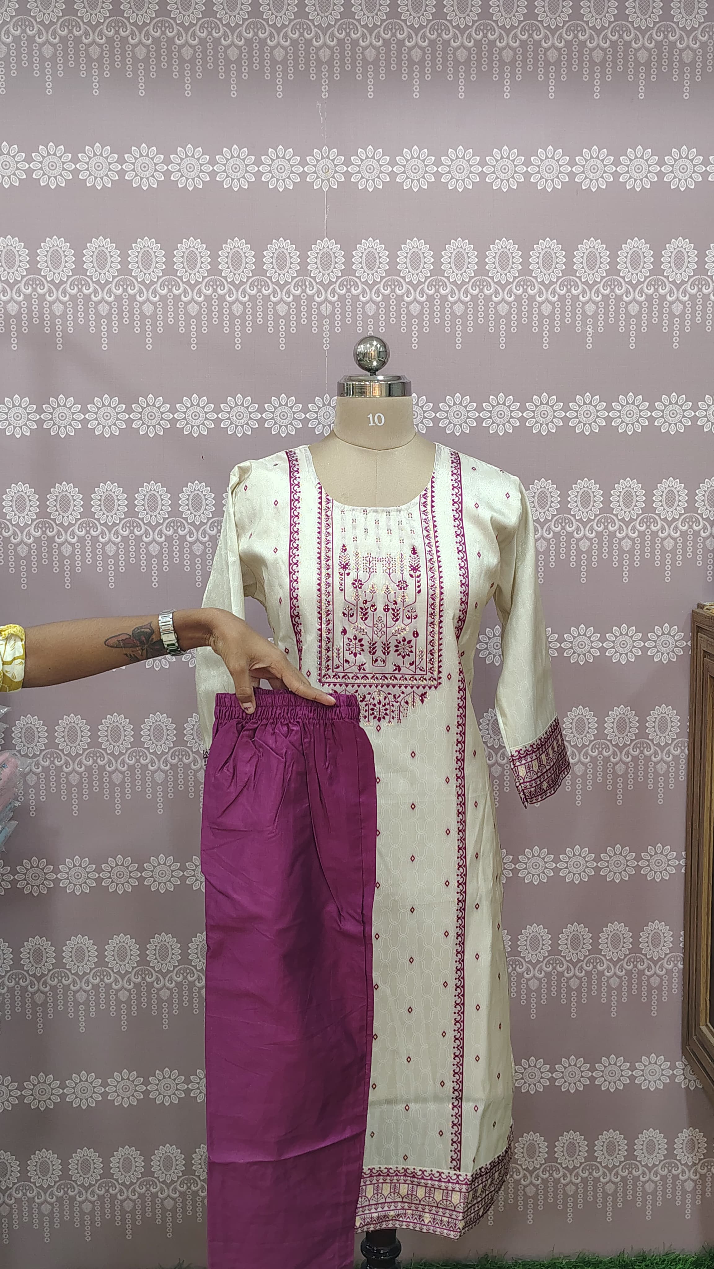 Cream&magenta embroidery kurthi set