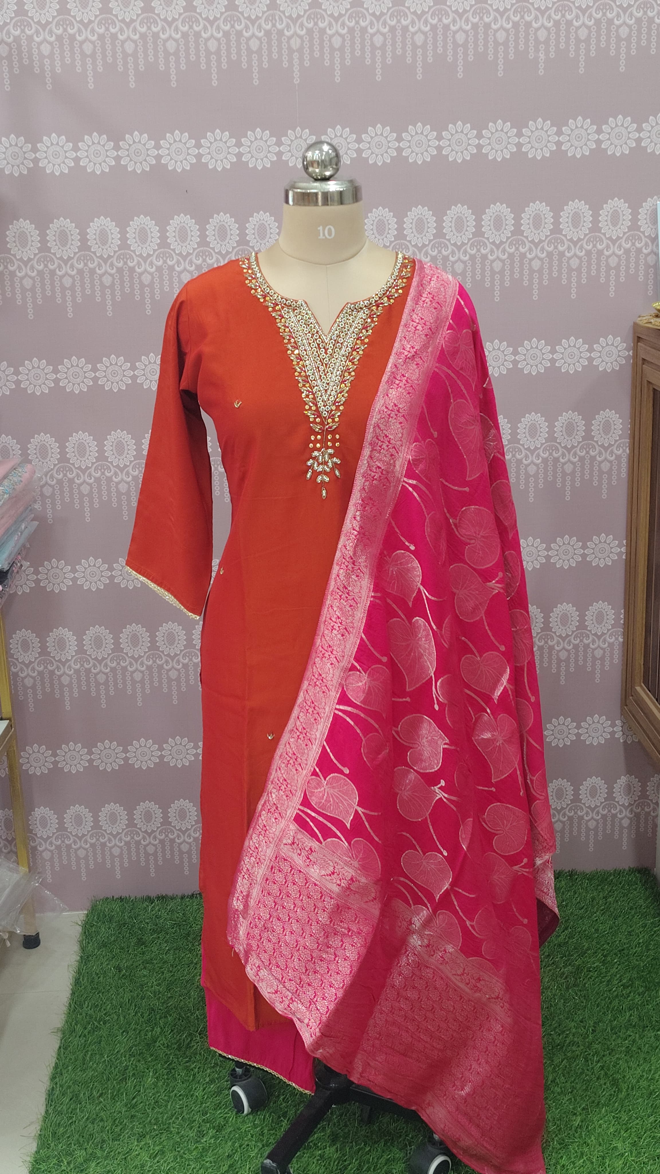Party wear kurthi set