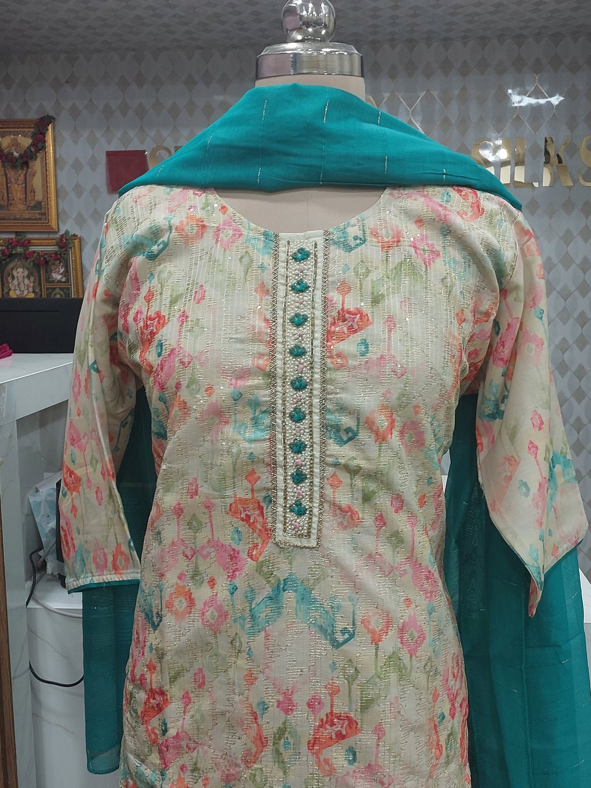 Elegant off-white Floral Kurti SET