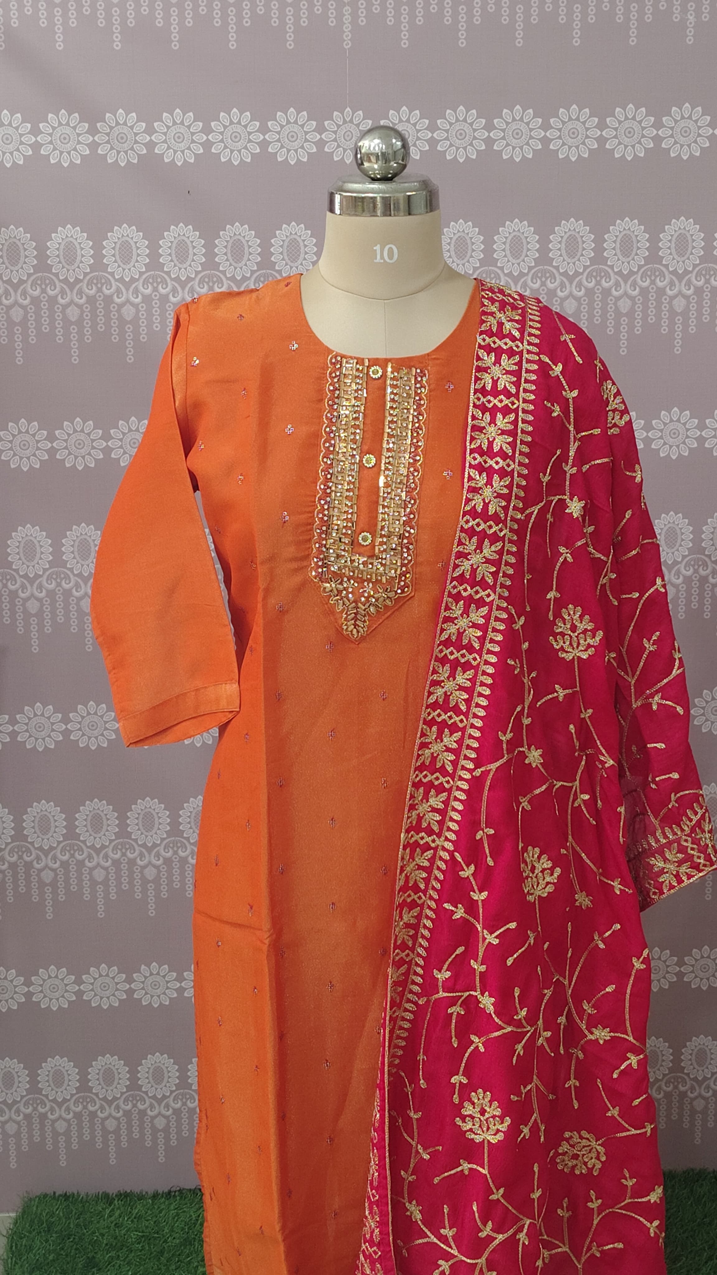 Party wear kurthi set