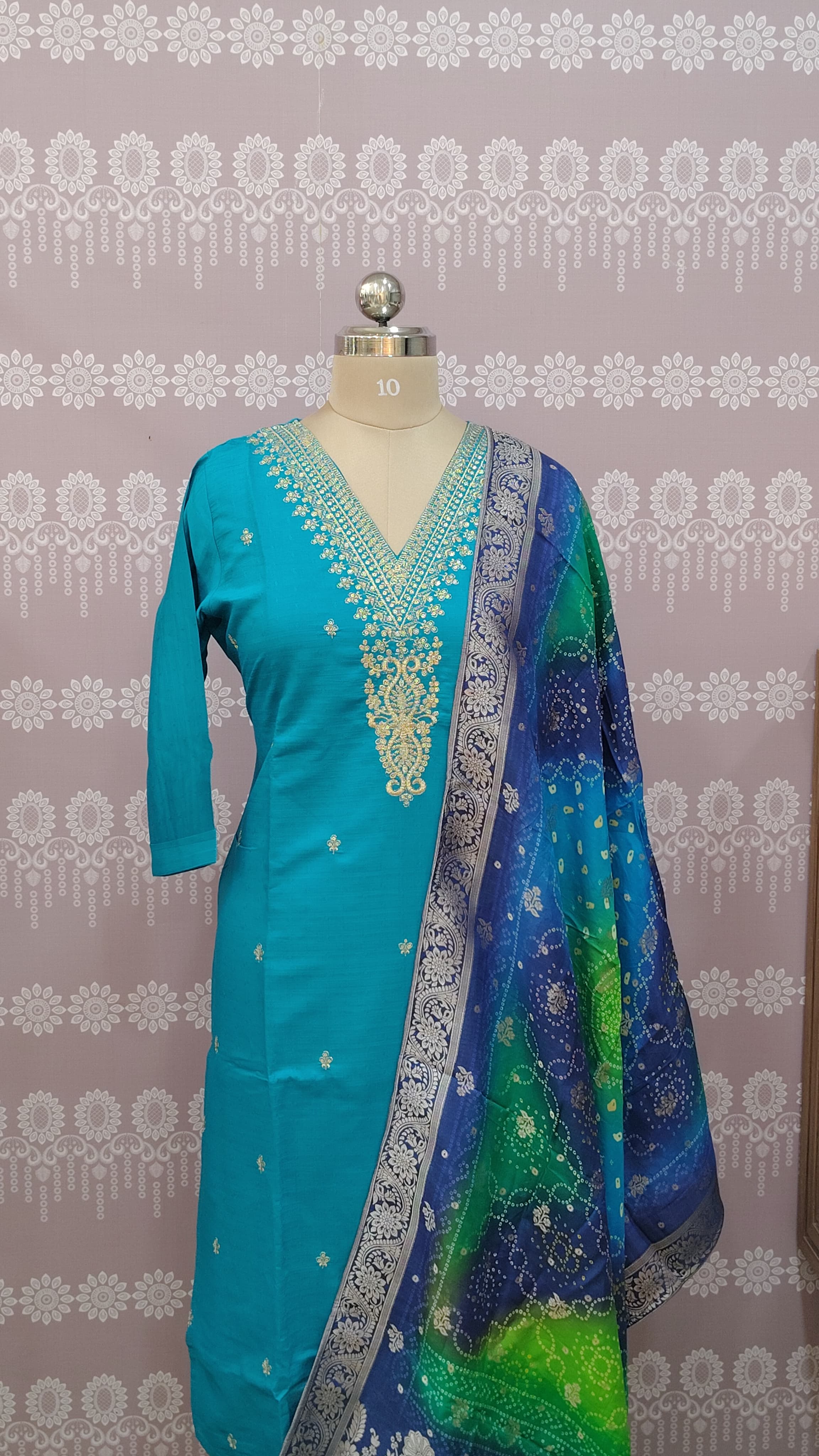 Embroidery kurthi set