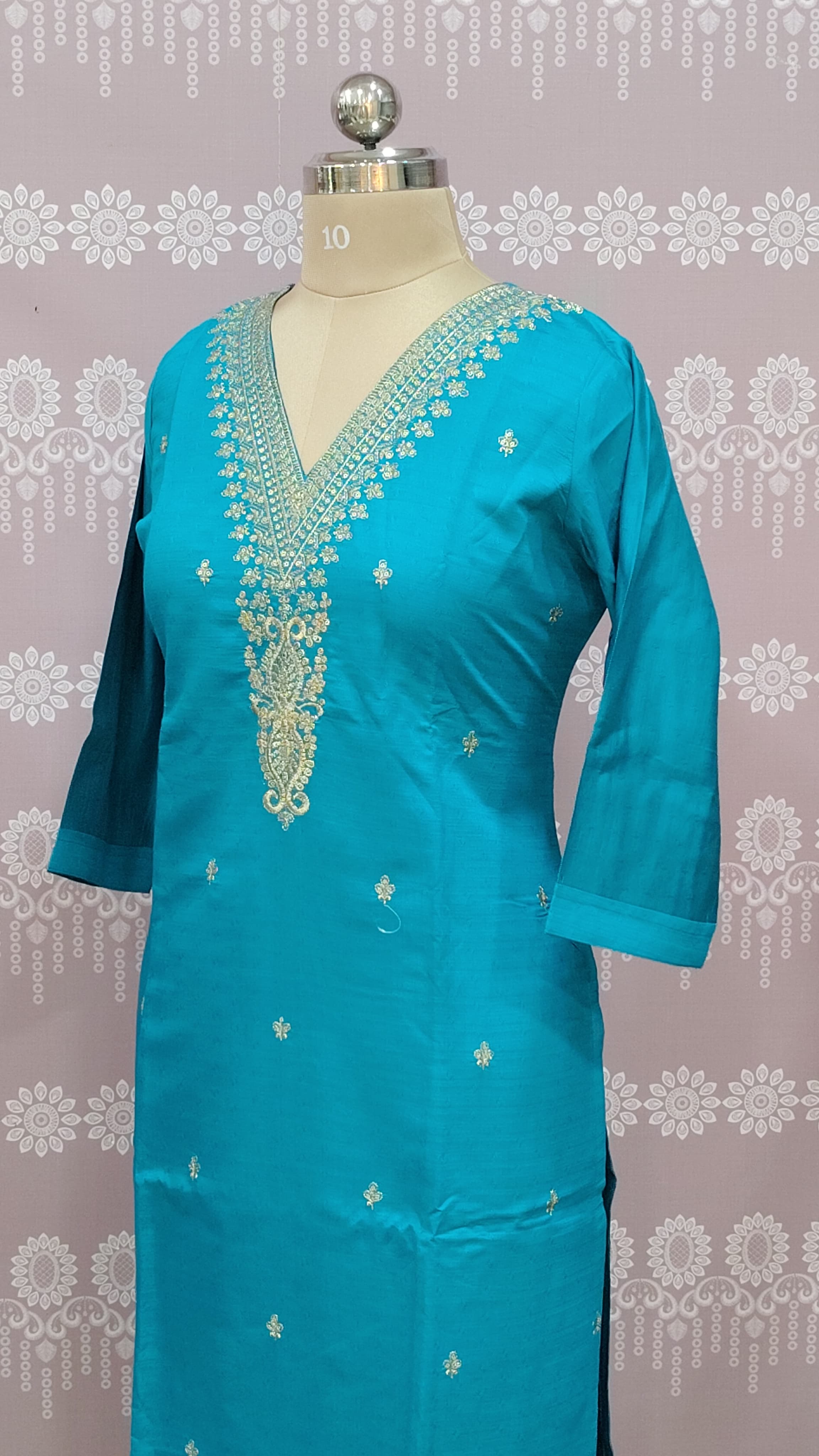 Embroidery kurthi set
