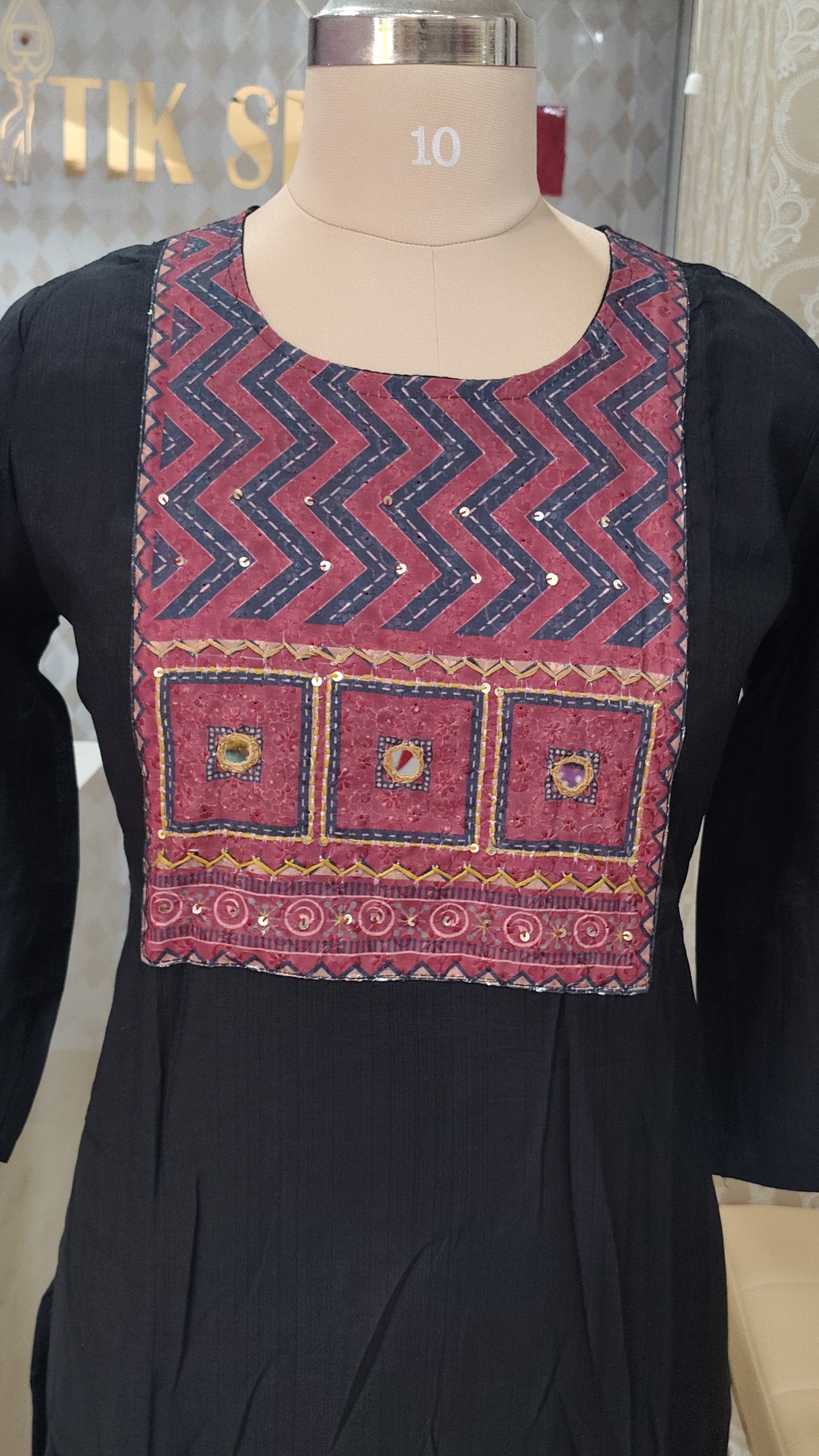 ROYAL BLACK KURTHI SET