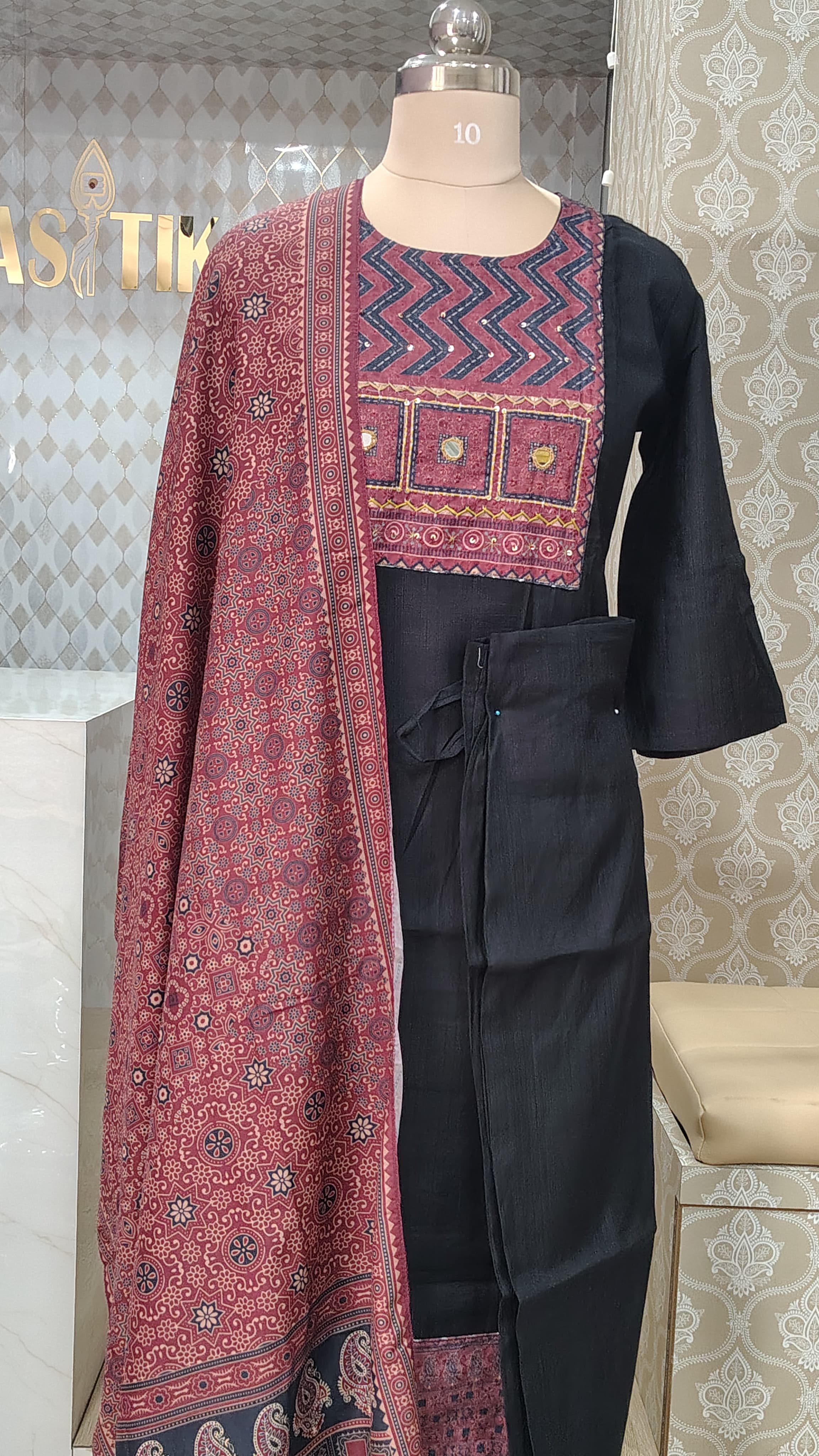 ROYAL BLACK KURTHI SET