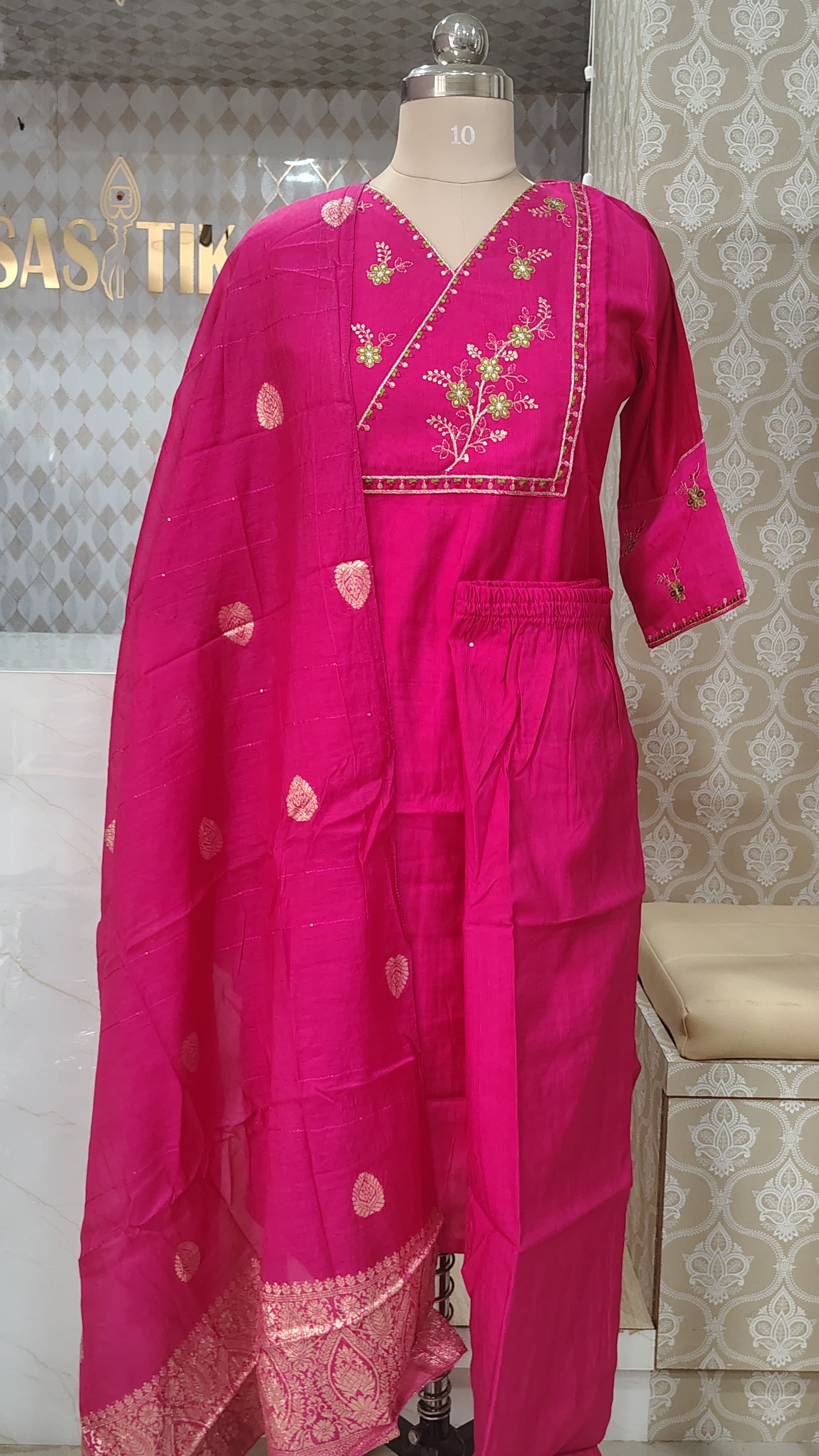 Elegant Fuchsia pink Embroidered kurti set