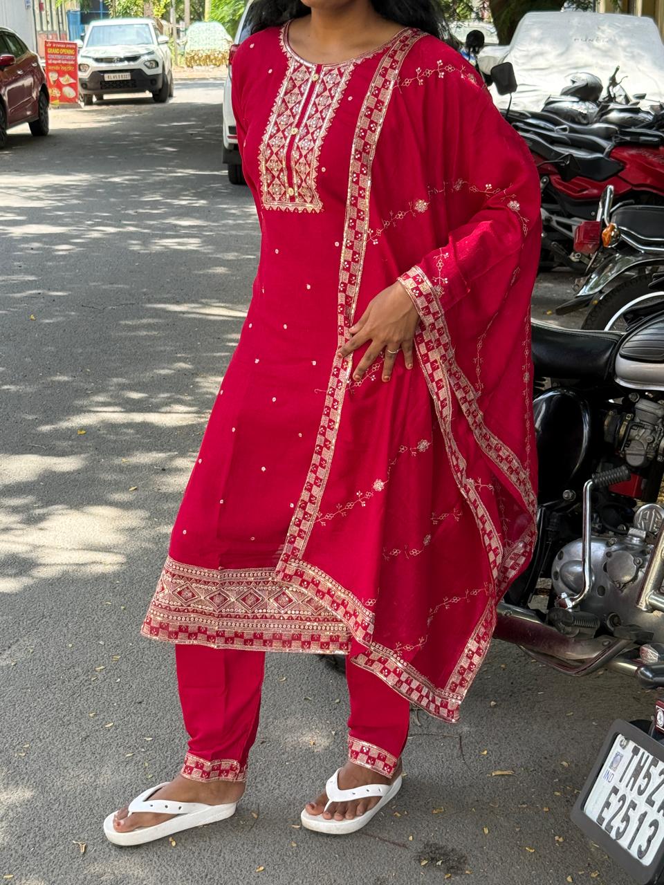 ELEGANT EMBROIDERED KURTHI SET
