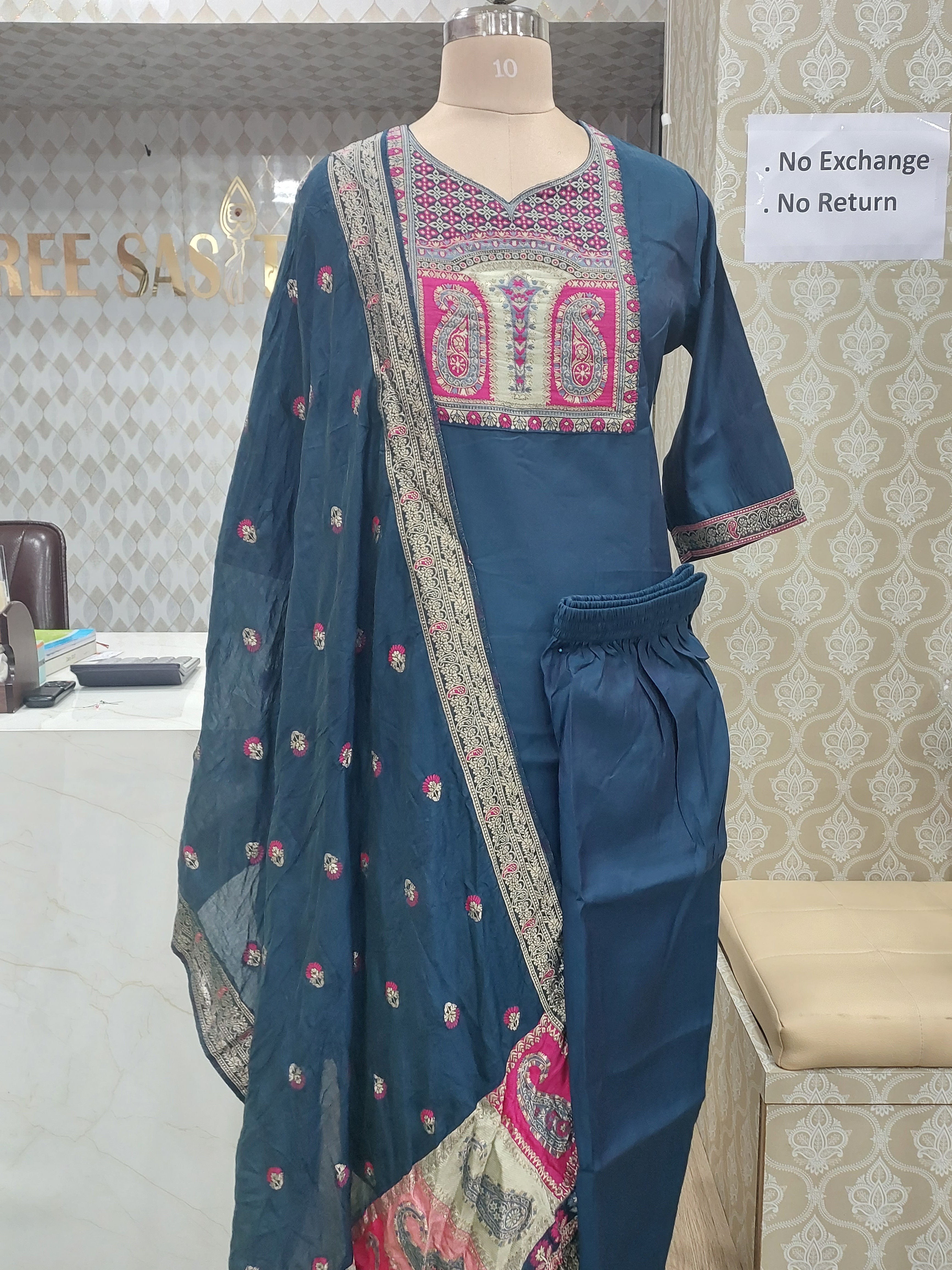Elegant Navy blue kurthi set