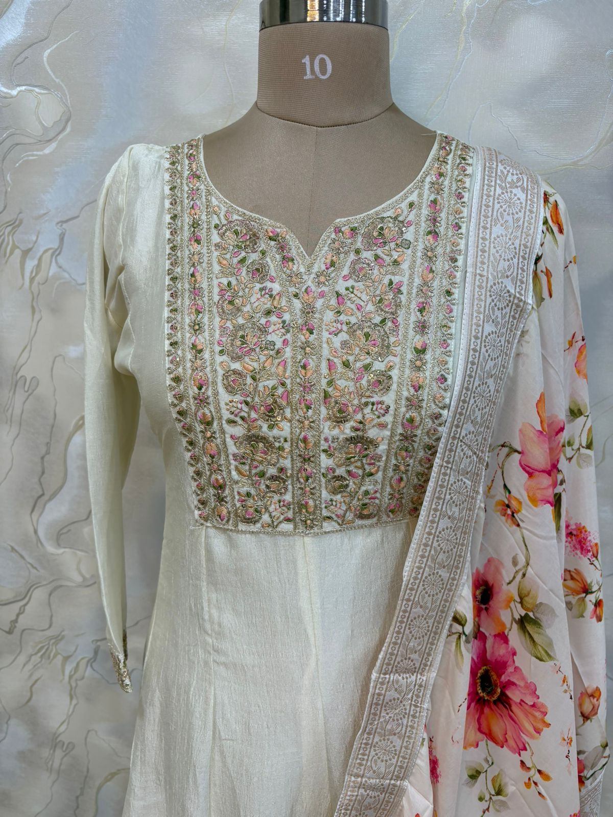 Off-white embroidery kurthi set