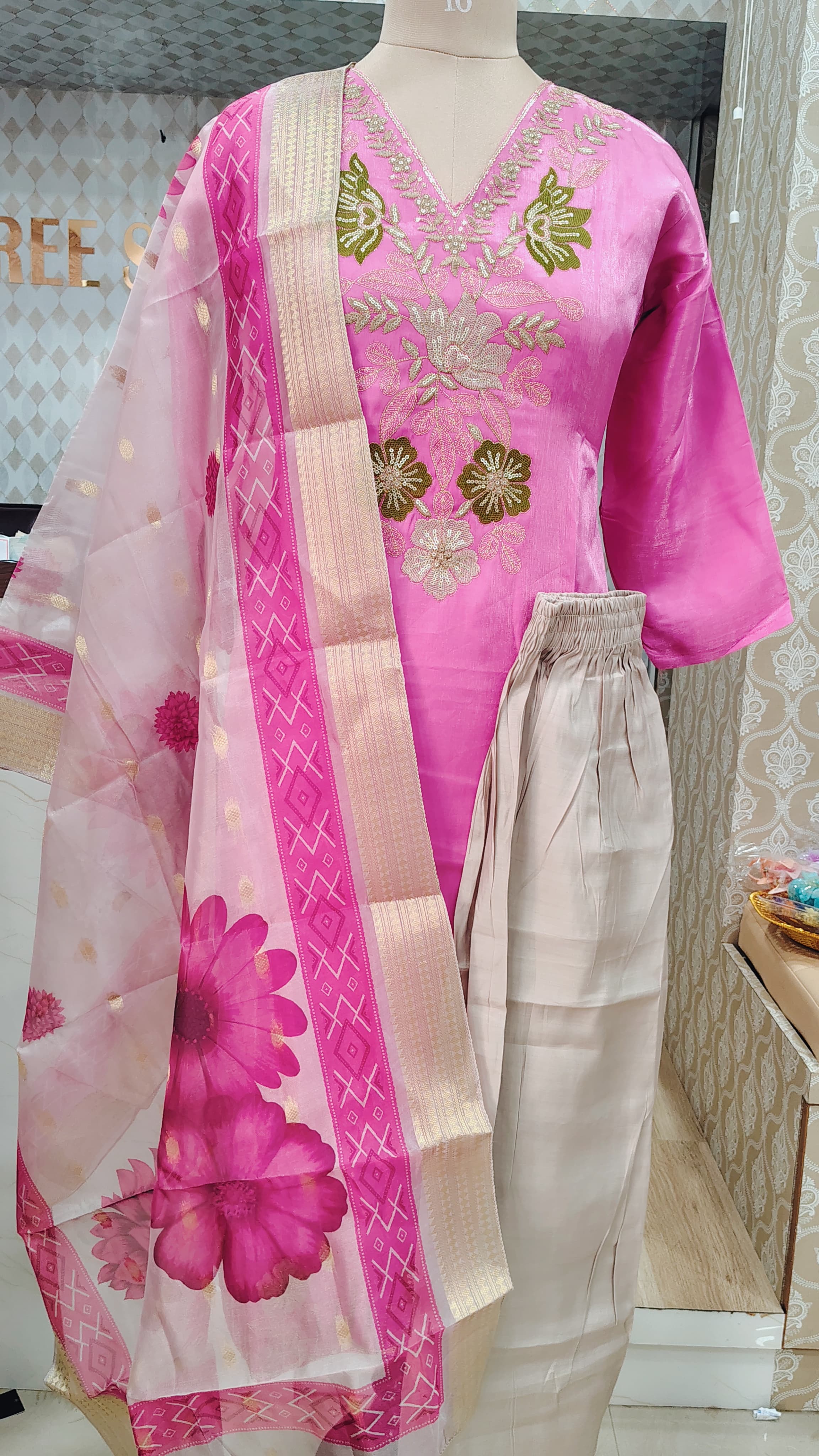 Elegant pink Embroidered kurti set