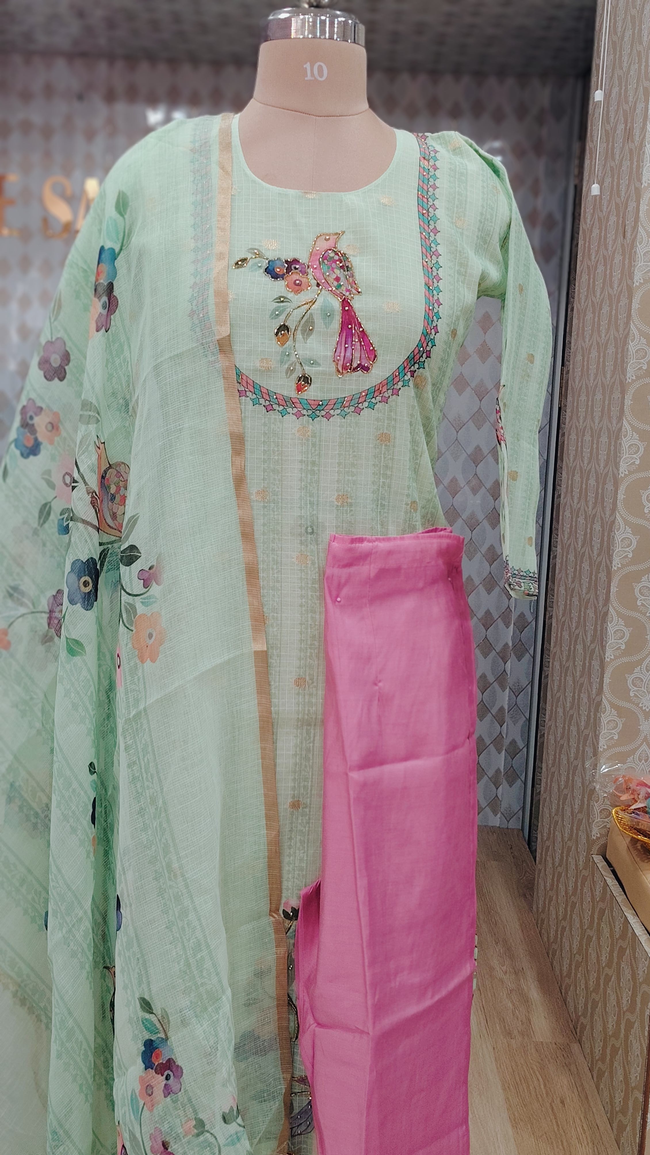 See green kurthi