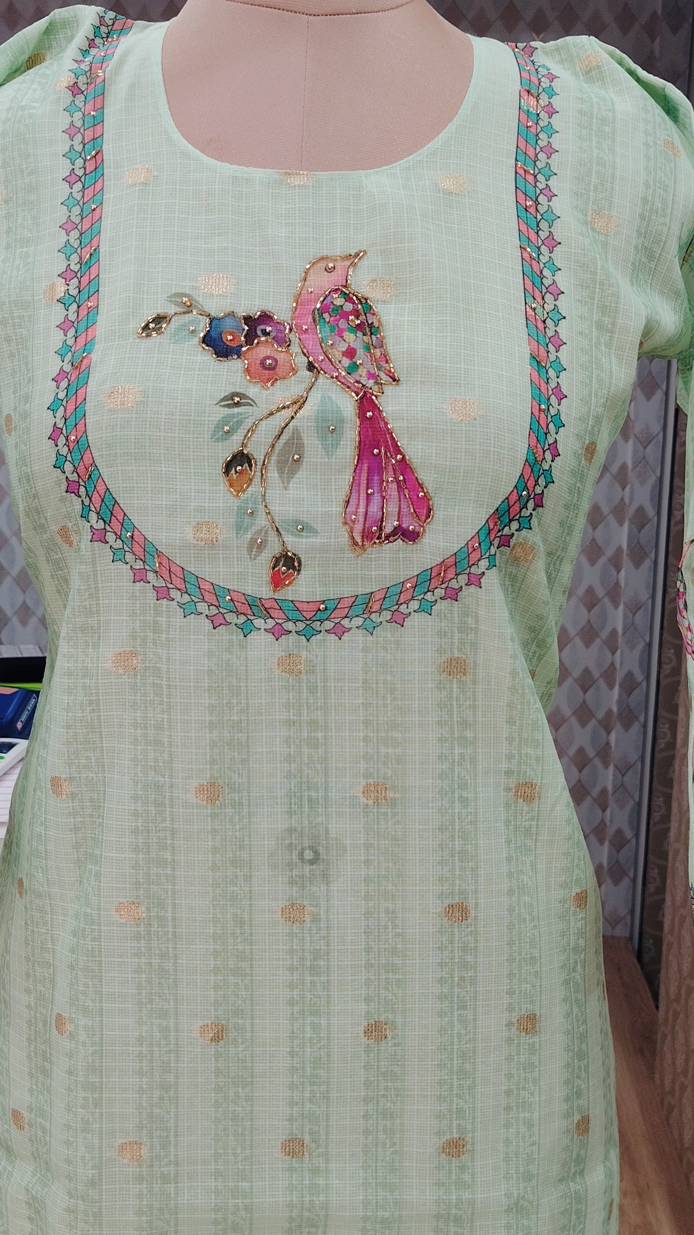 See green kurthi