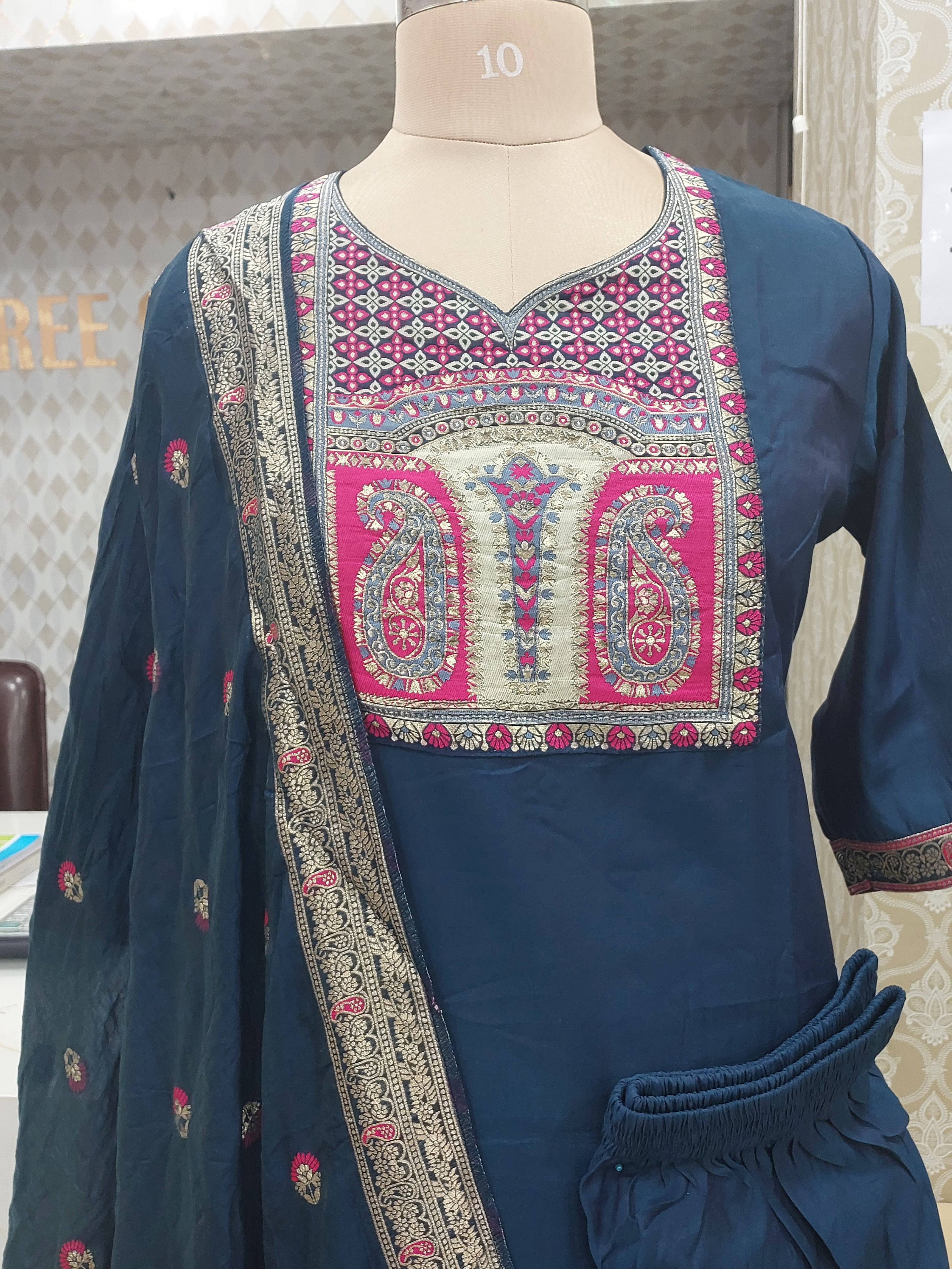 Elegant Navy blue kurthi set