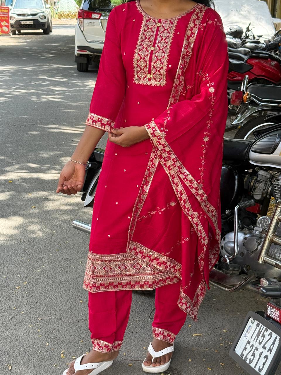 ELEGANT EMBROIDERED KURTHI SET