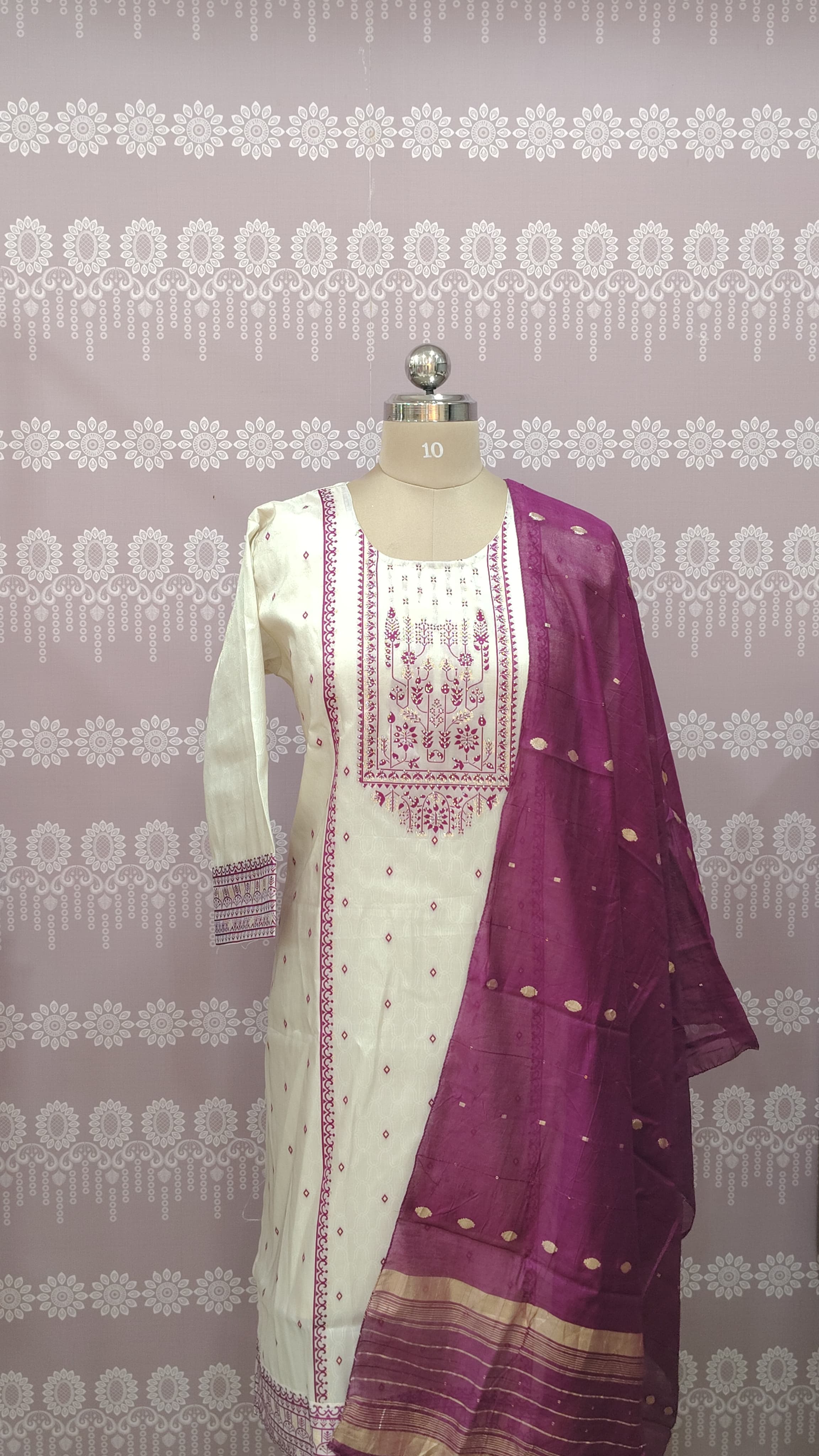 Cream&magenta embroidery kurthi set
