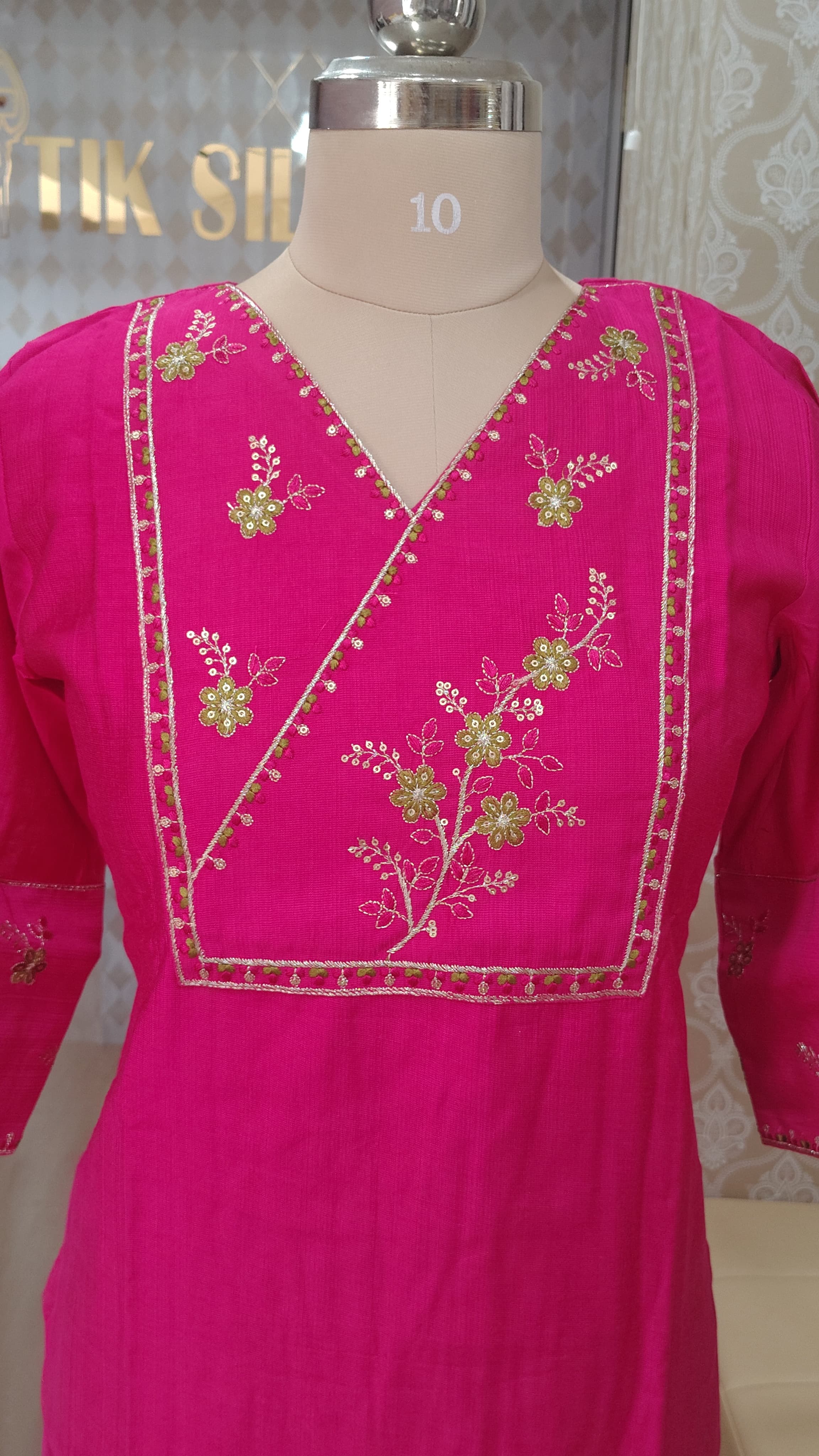 Elegant Fuchsia pink Embroidered kurti set