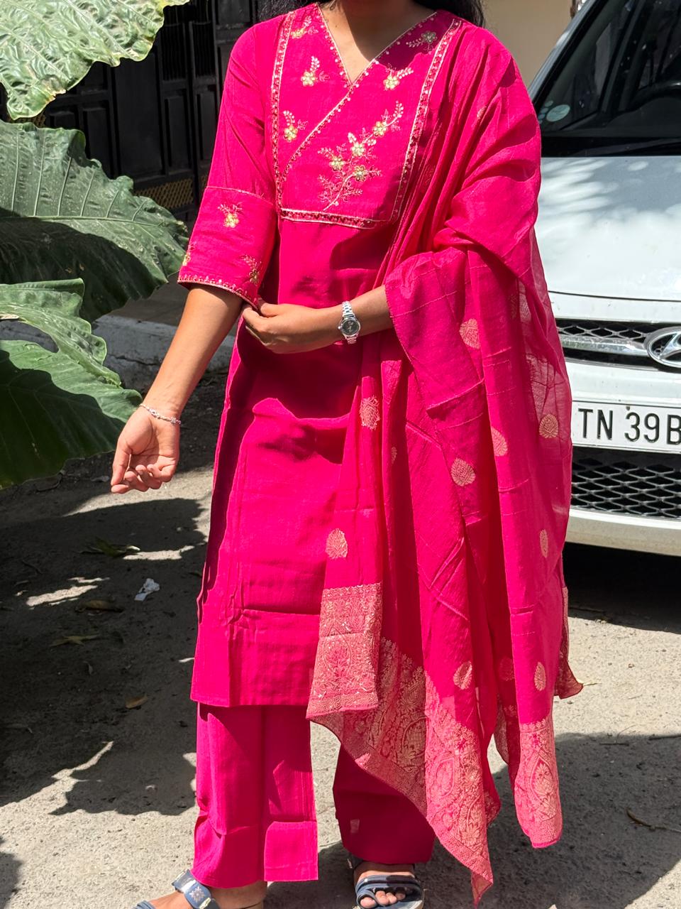 Elegant Fuchsia pink Embroidered kurti set